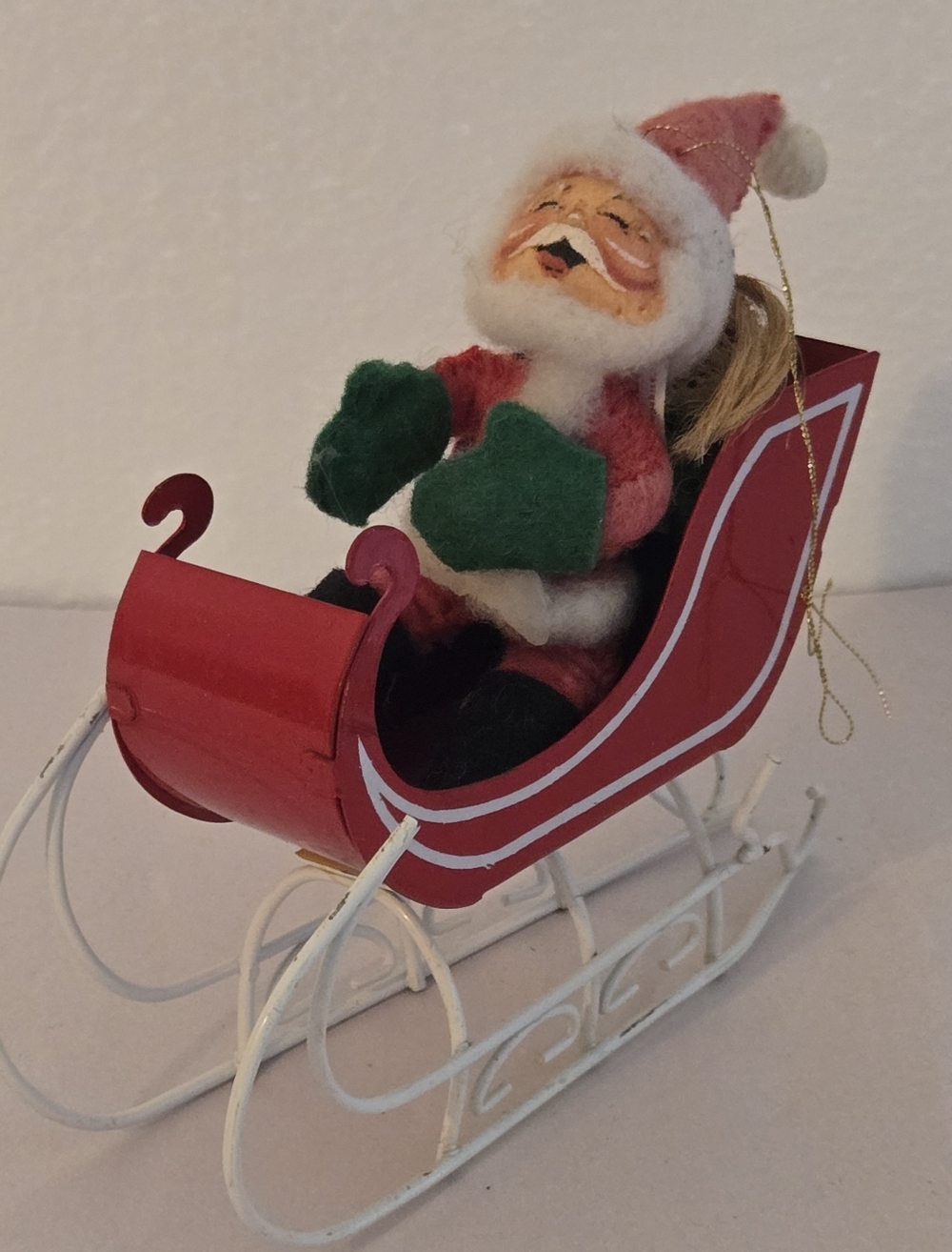 Vintage 80s ANNALEE Santas in White. Metal Sleigh